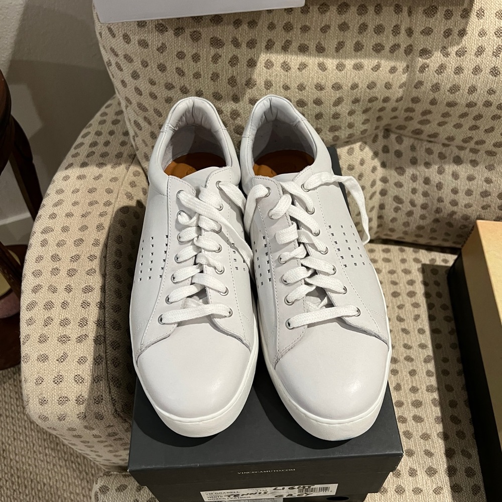 Mens brand new Vince Camaro white athletic shoes